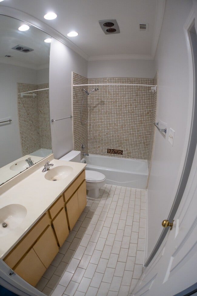 Building Photo - 2210 Pearl St