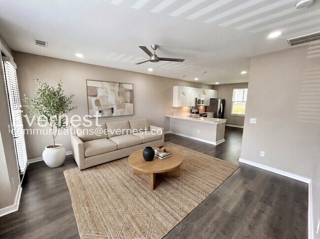 Foto del edificio - Limited Time Special Offer / 2 Bed/2.5 Bath Townhome with Off-Street Parking / Pet-Friendly / Ava...