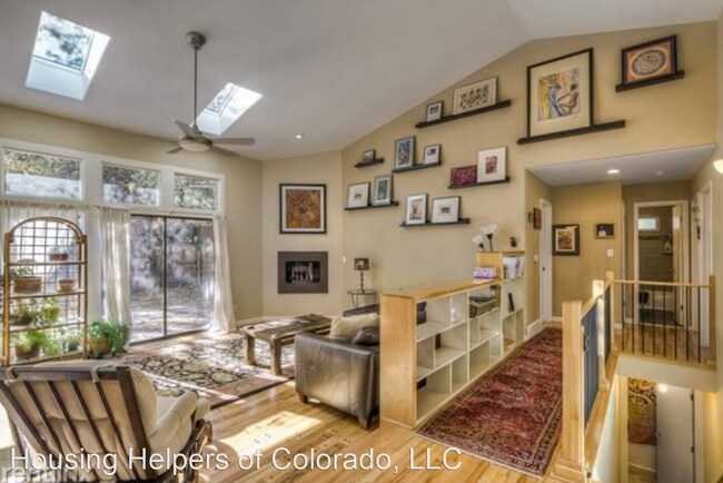 Foto del edificio - 5 br, 3 bath House - 1320 Oak Ct