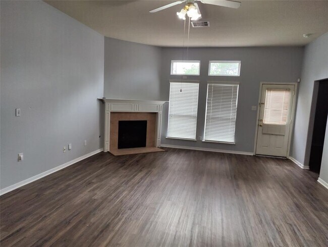 Foto del edificio - 14123 Curry Creek Ln