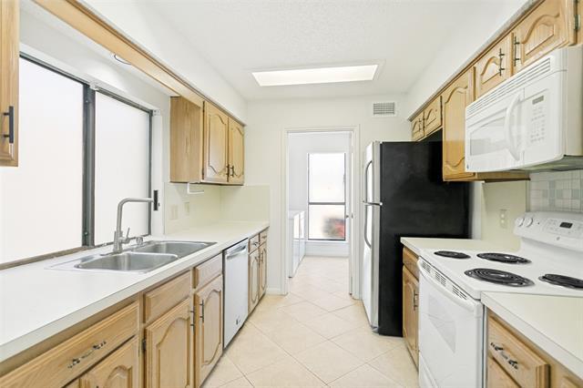Foto del edificio - 2200 W Park Blvd