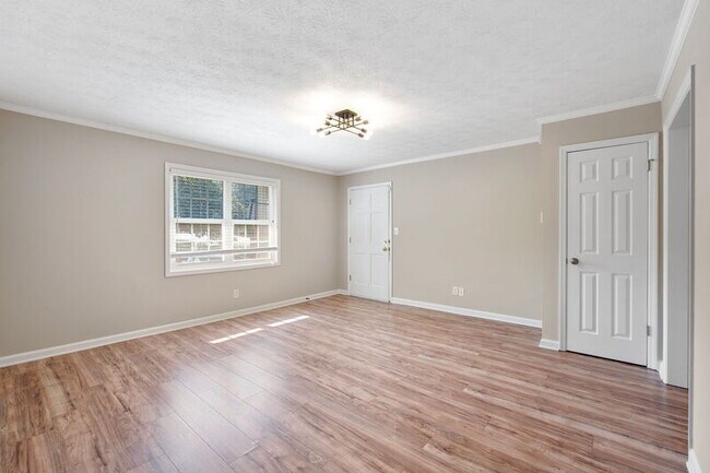 Building Photo - 325B Winding River Drive