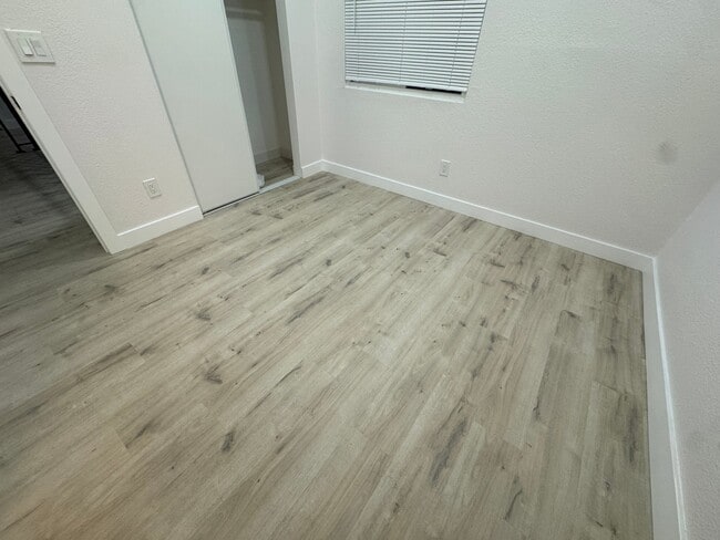 Foto del edificio - 1565 Joanne St