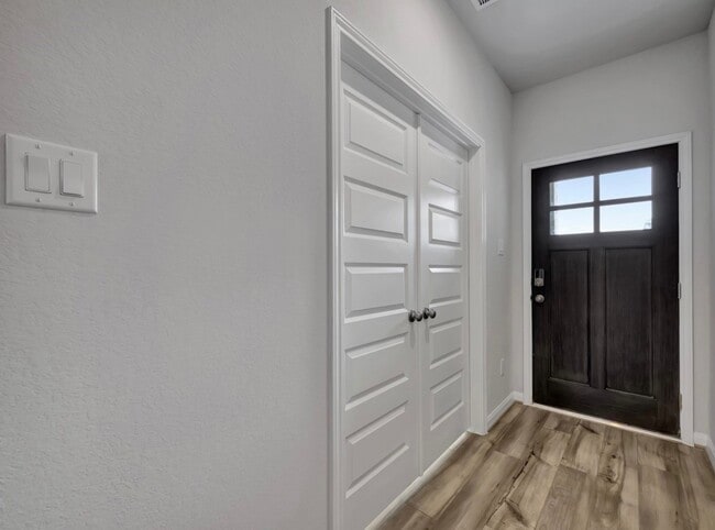 Building Photo - 6919 Ventura Dr