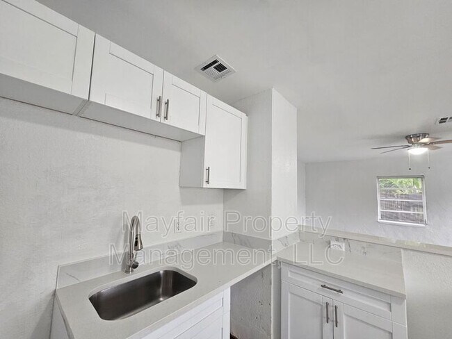 Foto del edificio - 1208 NW 7th Terrace
