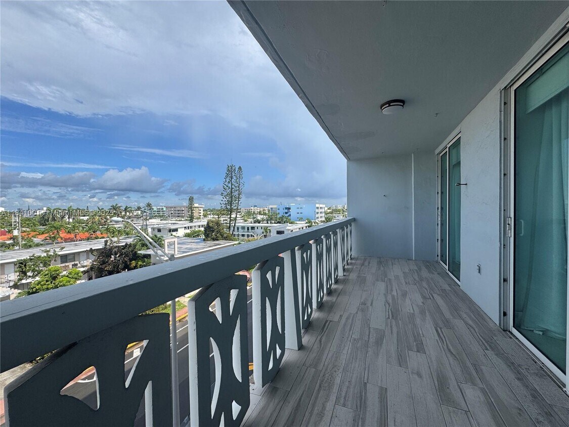 Foto principal - 8233 Harding Ave