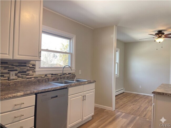 Foto del edificio - 6435 Wells Dr