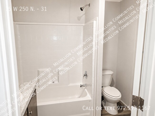 Building Photo - 75 W 250 N