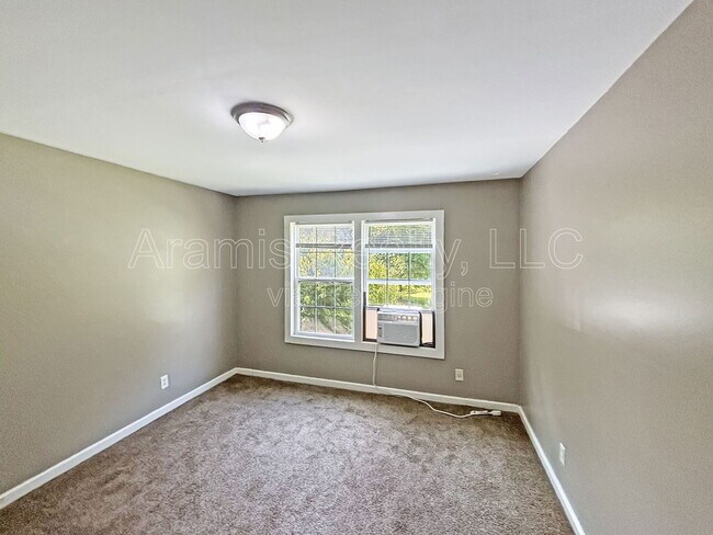 Foto del edificio - 394 Allgood Rd NE