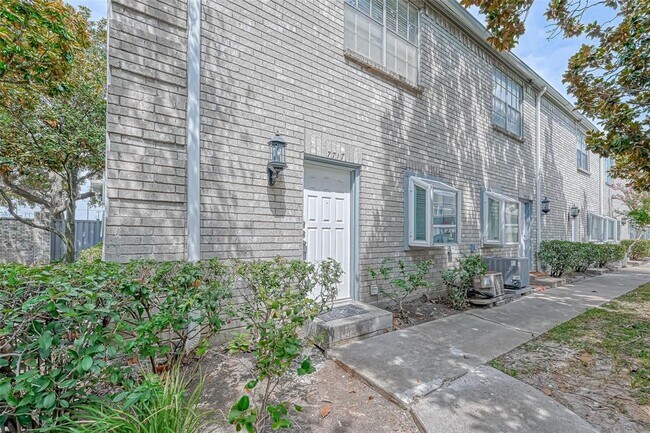 Building Photo - 7717 Cambridge St