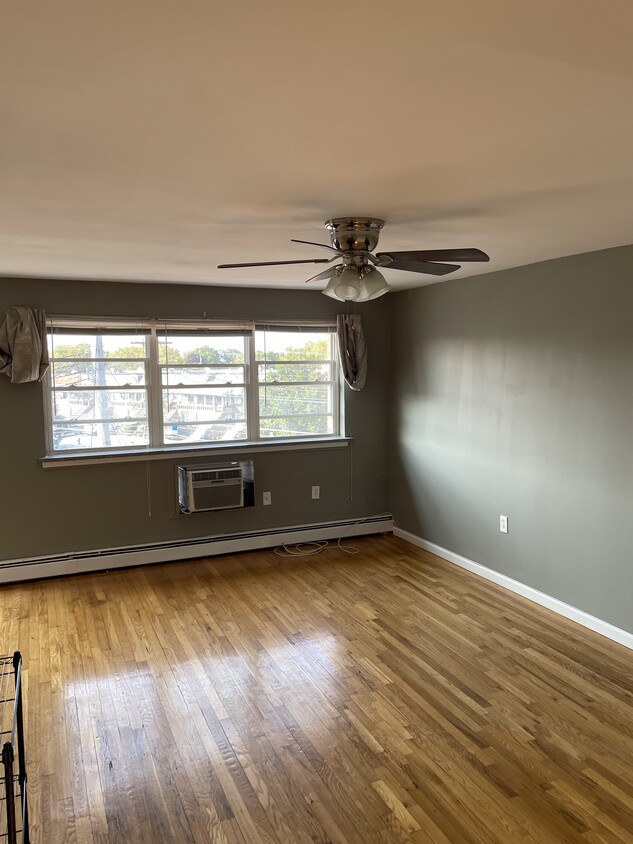 Foto principal - 3202 Avenue W
