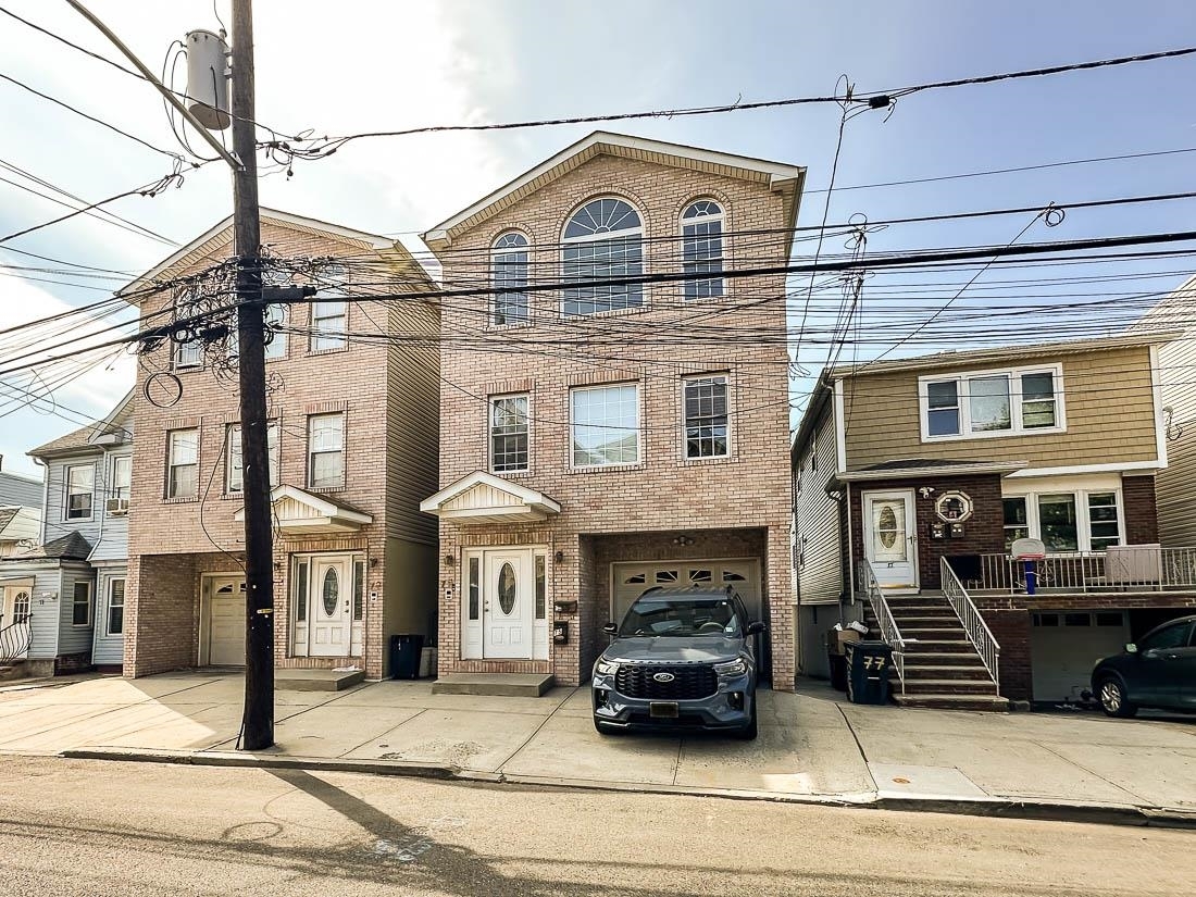 Primary Photo - 75 Columbia Ave