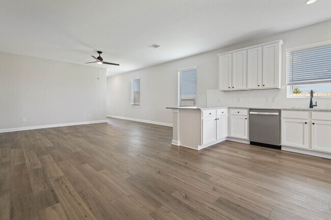 Foto del edificio - 1023 Whispering Winds Dr