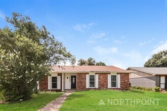 Building Photo - 3464 Livingston Ln