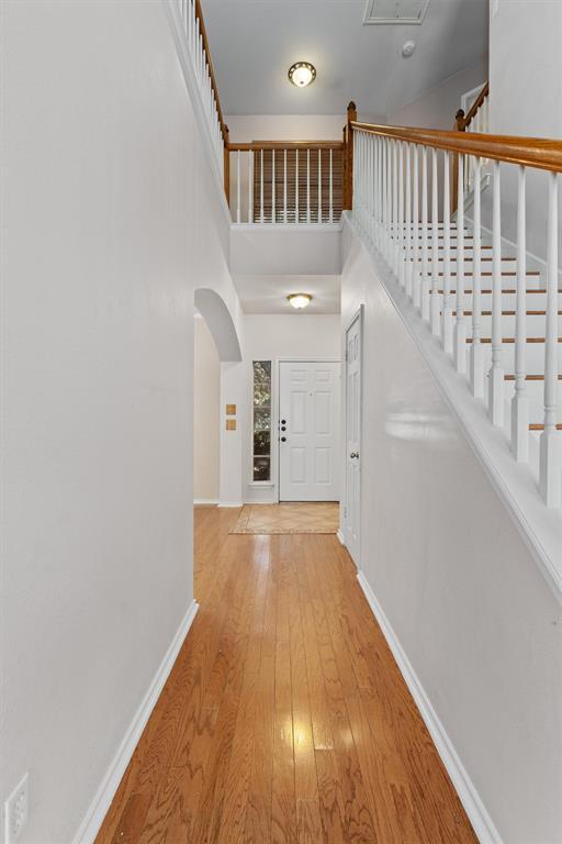Foto del edificio - 1805 Gray Oak Dr