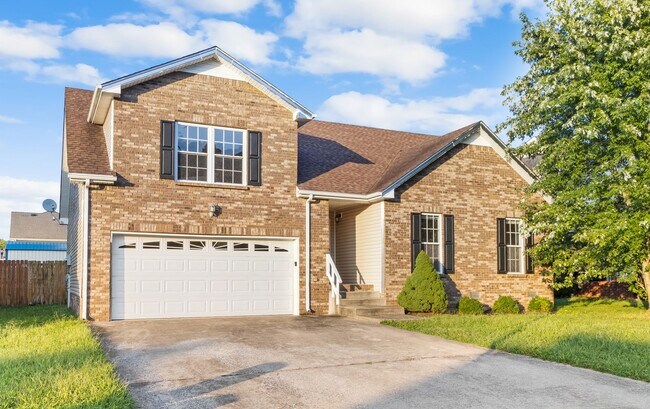 Building Photo - IMPECCABLY MAINTAINED RANCH WITH BONUS ROOM!