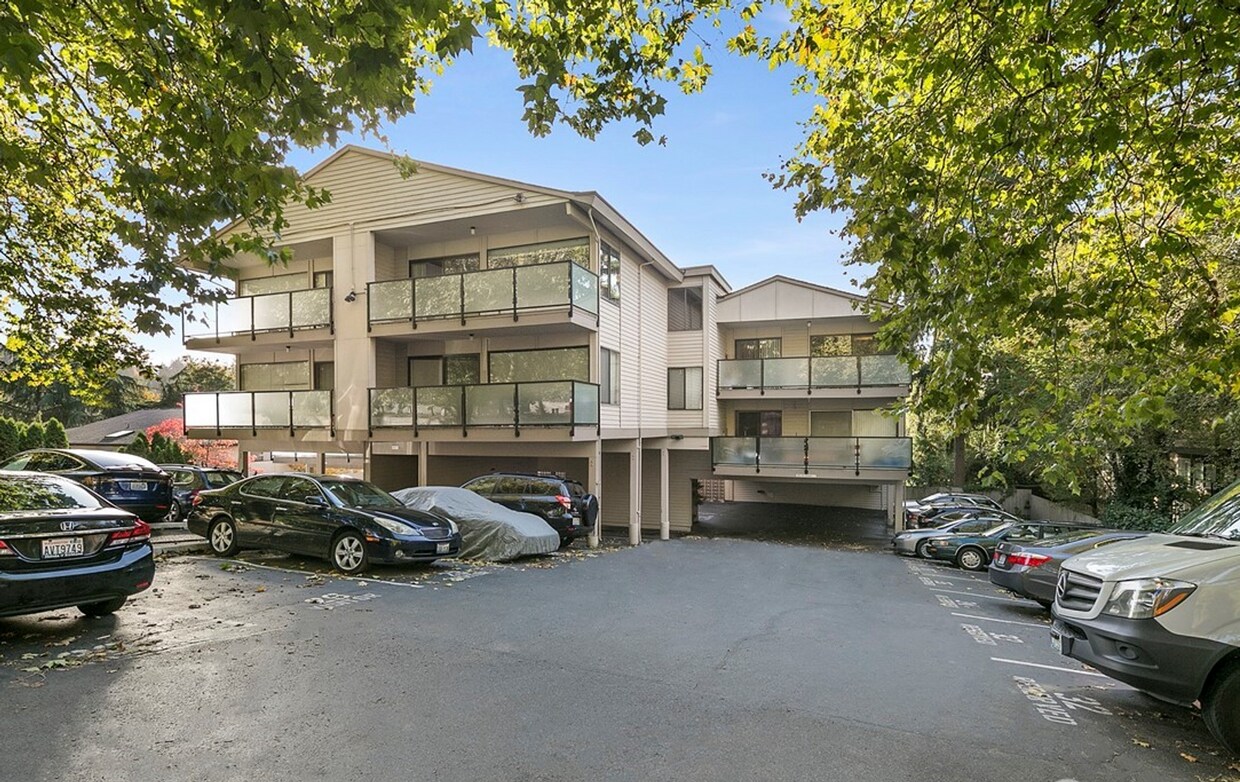 Foto principal - 321 Bellevue Way SE
