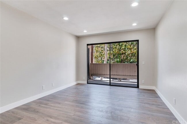 Foto del edificio - 2343 E 17th St