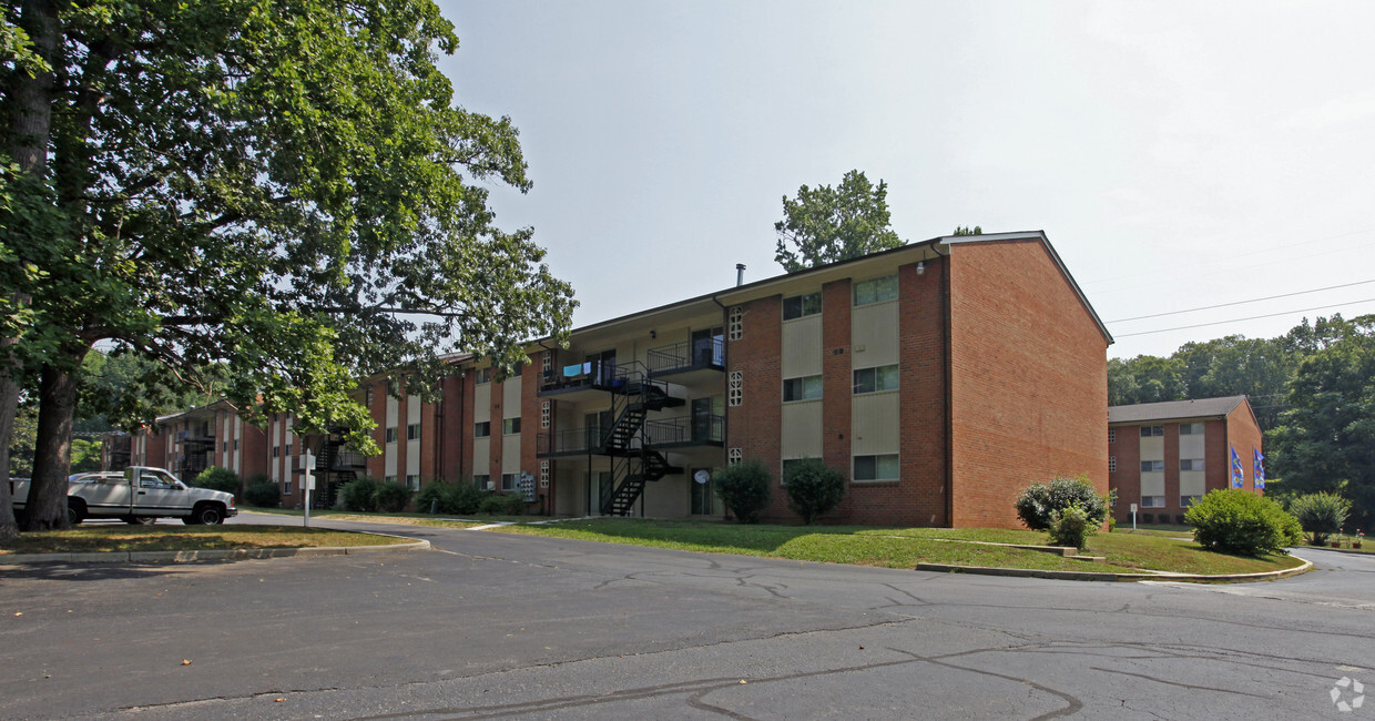 Building Photo - Creekside Manor Apartments