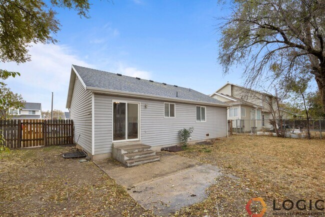 Building Photo - 126 W 475 S