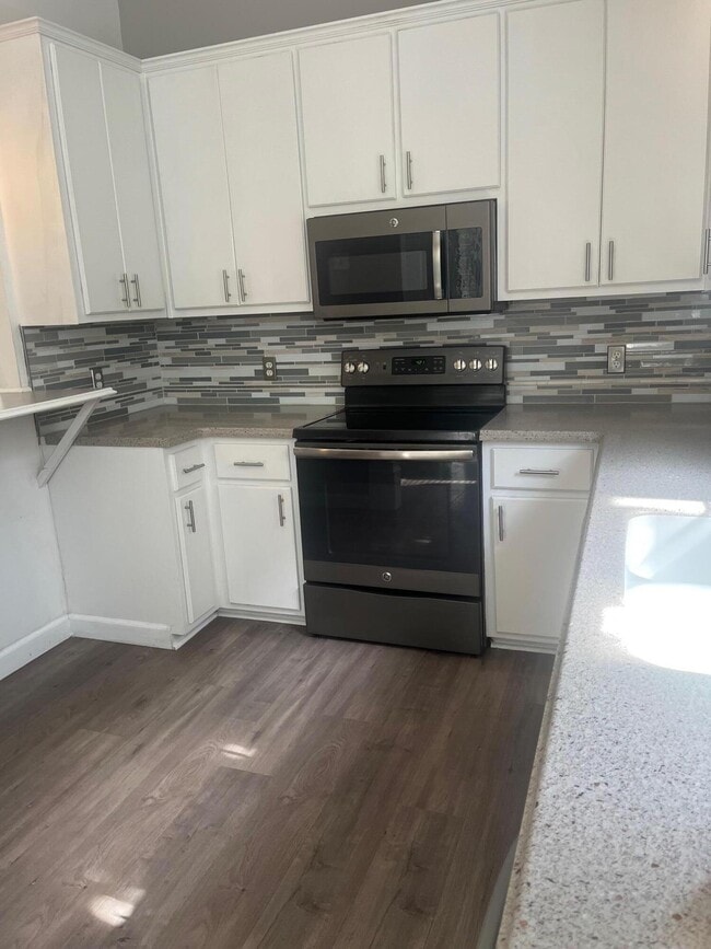 Building Photo - 9665 Leeward Way