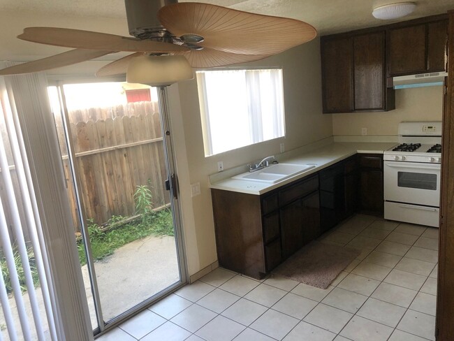 Foto del edificio - 4392-98 Green Ave.