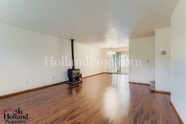 Foto del edificio - Welcome to Comfort and Style in Tigard! Sp...
