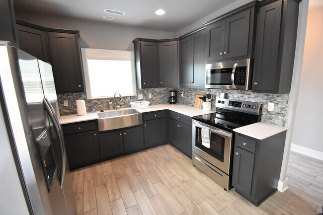 Foto del edificio - Luxurious 4 Bedroom 2.5 Bathroom in the Heart of Fayetteville, Arkansas!!