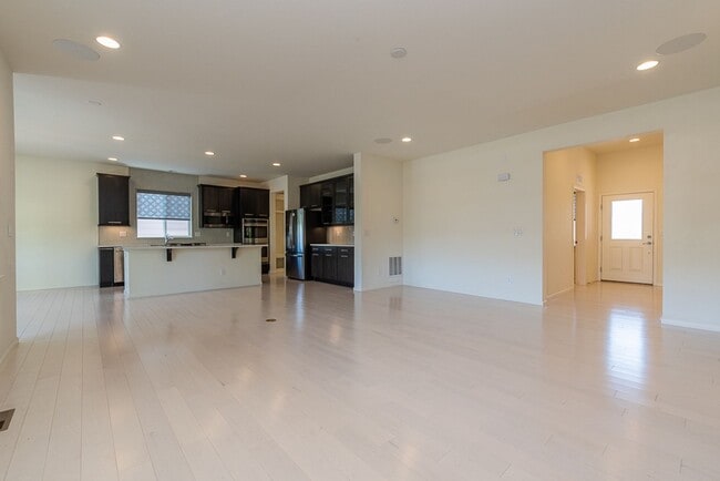 Building Photo - Beautiful 4 Bed, 3.5 bath home in SE Fort Collins