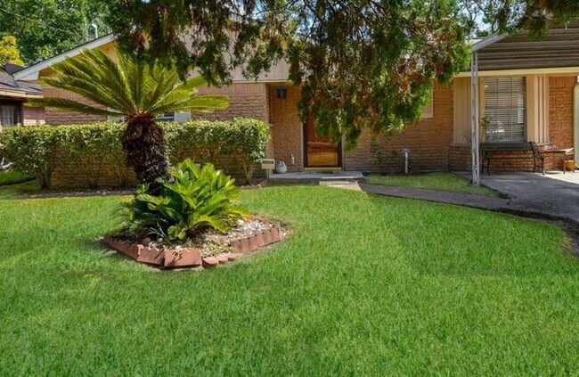 Building Photo - 2116 Godfrey St