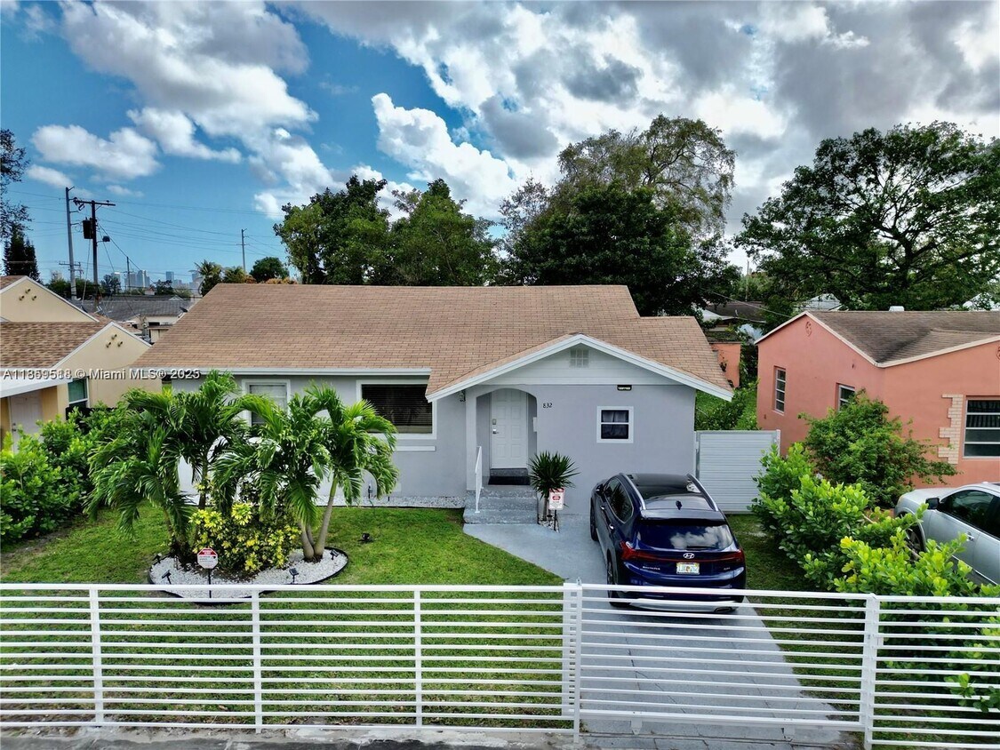 Foto principal - 832 NW 76th St