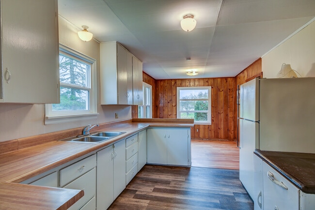 Building Photo - 3 Bedroom Rambler in Coupeville