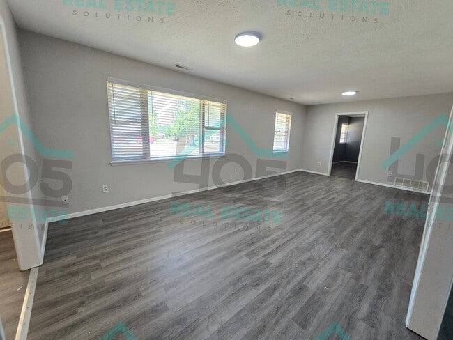 Photo - 3606 Oakhurst Drive House