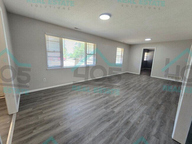 Building Photo - MWC Rental 3 Bed