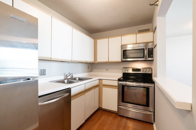 Building Photo - 440 N McClurg Ct