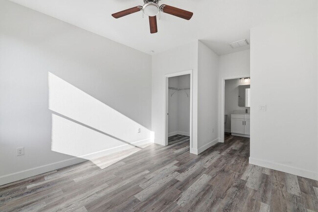 Building Photo - 10087 Amicola St
