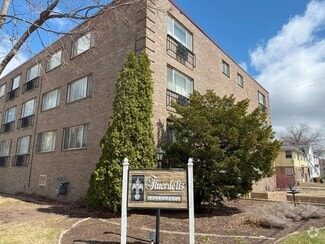 Building Photo - Fleur de Lis Apartments