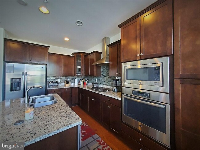 Foto del edificio - 2100 Garden Grove Ln