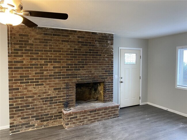 Building Photo - 14901 Dutchmans Dr