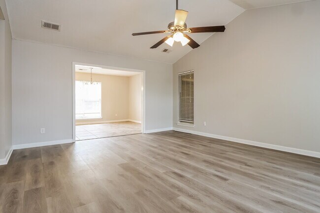 Foto del edificio - 3880 Warrington Dr