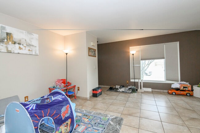 Building Photo - 1602 Stardust Dr