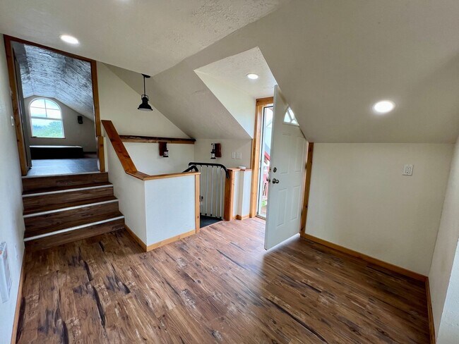 Foto del edificio - Charming Barn-Style 1BD/1BA – Country Setting