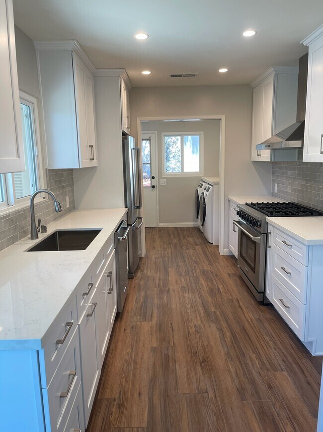 Kitchen - 341 Cumberland Rd