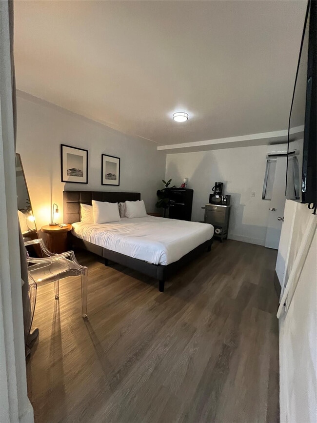 Foto del edificio - 2100 NE 33rd Ave