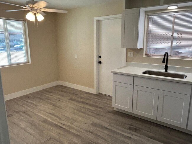 Foto del edificio - 726 E 3rd Ave