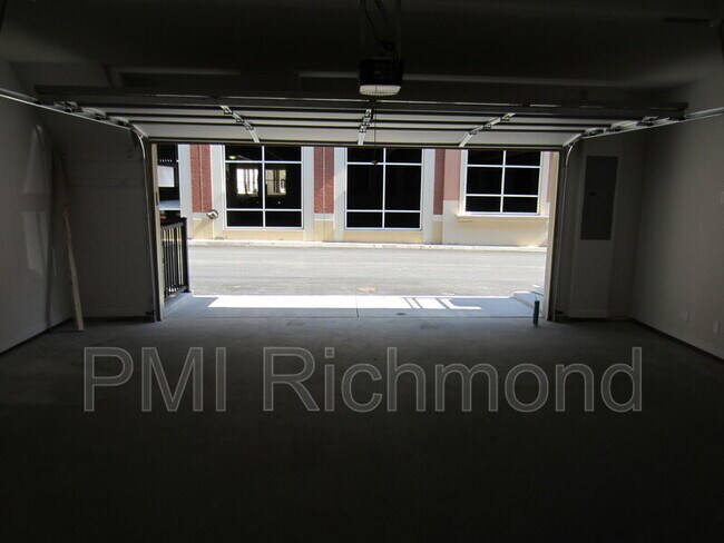 Building Photo - 3903 Brownstone Blvd