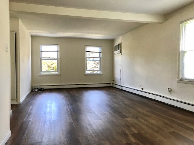 Building Photo - 212 Maple Ave