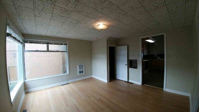 Building Photo - 3911 4th Ave NE