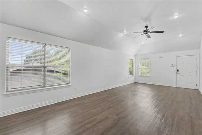 Foto del edificio - 1217 N Stephens Ave