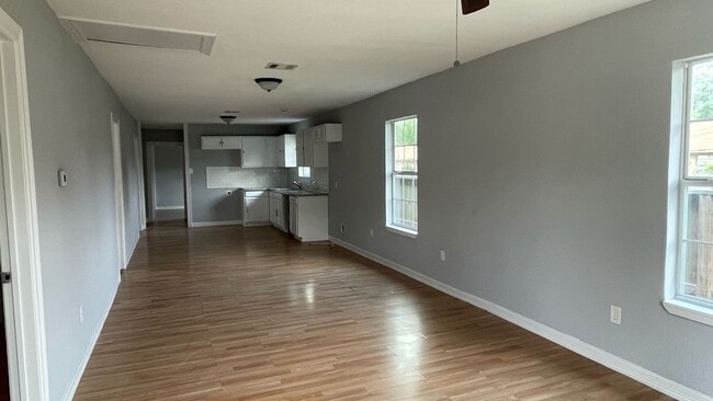Building Photo - 3821 Wipprecht St